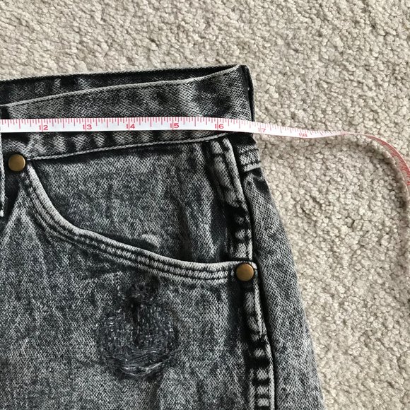 Wrangler Acid Wash Denim Cutoff Shorts - Picture 7 of 8